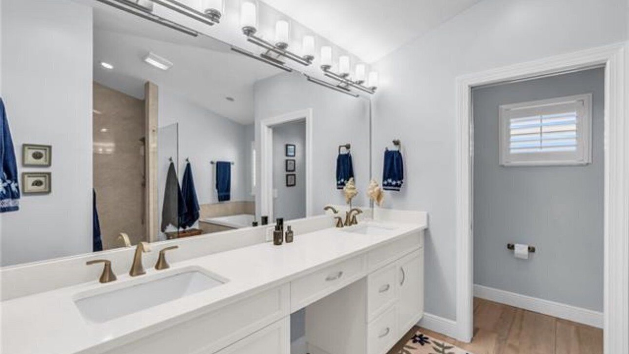 Photo of Bathroom in Mid Island