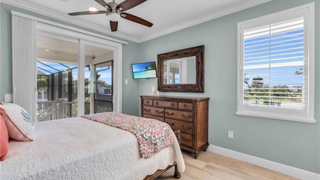 Photo of Bedroom in Mid Island