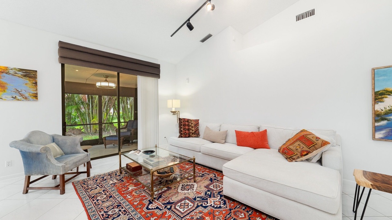 Photo of Livingroom in Jog Road