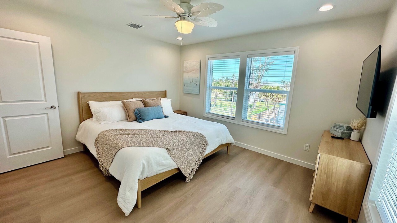 Photo of Bedroom in Mid Island