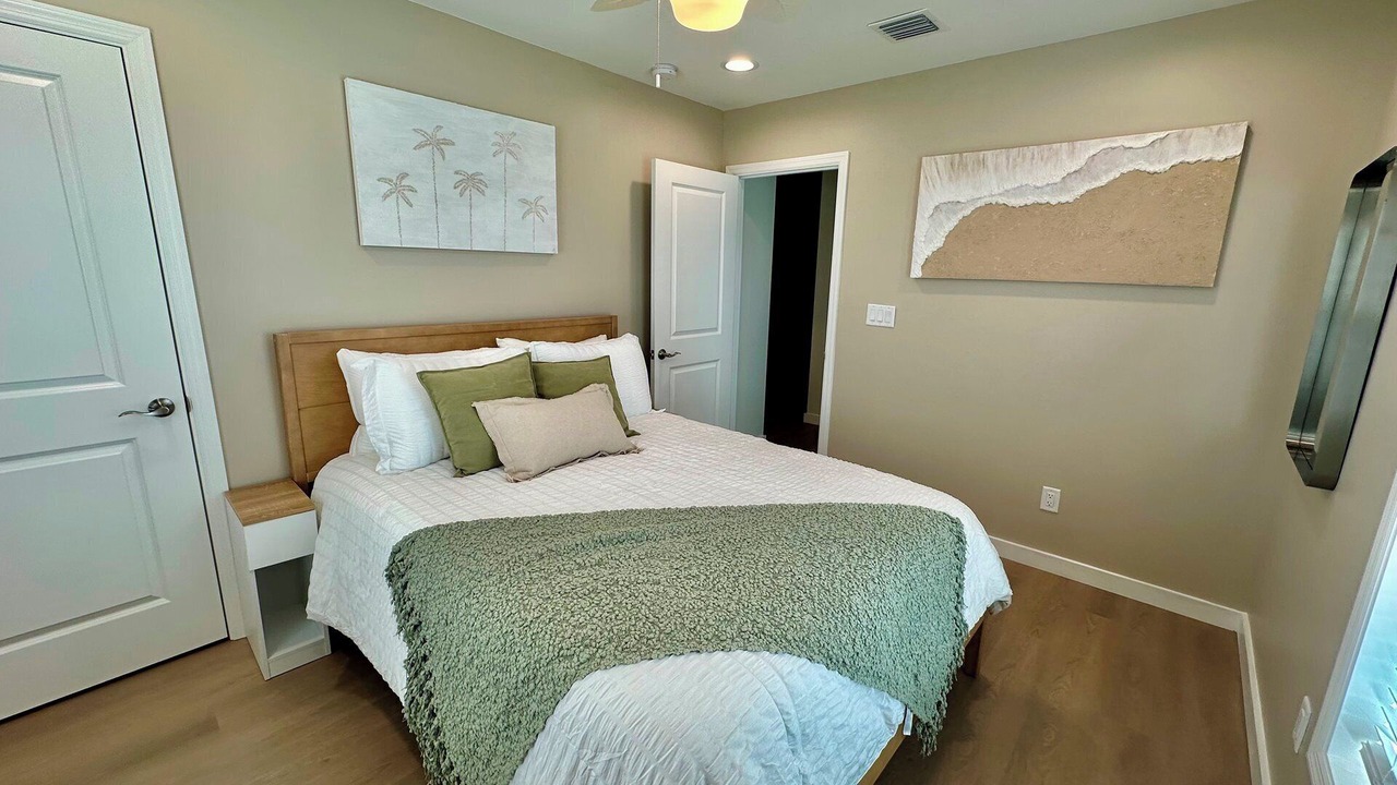 Photo of Bedroom in Mid Island
