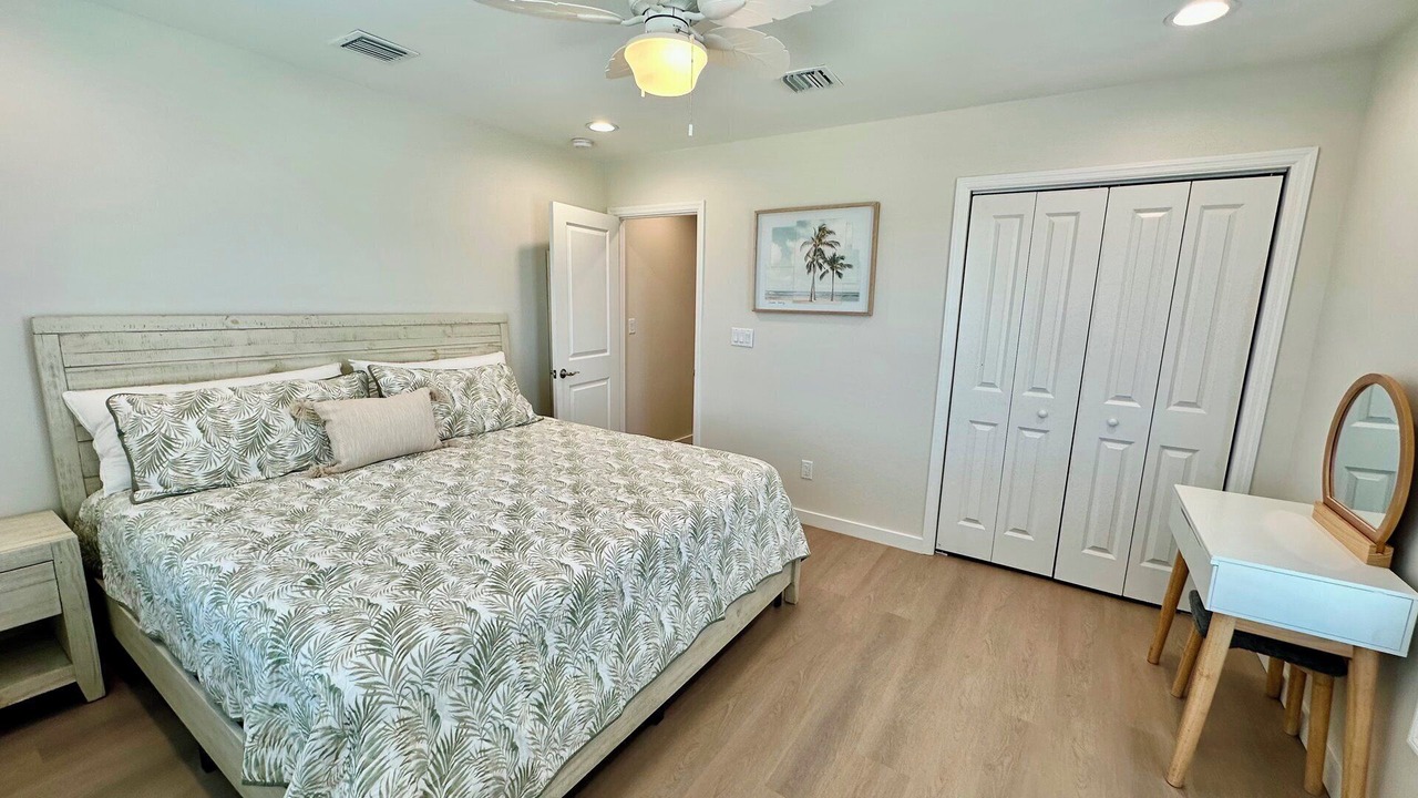 Photo of Bedroom in Mid Island