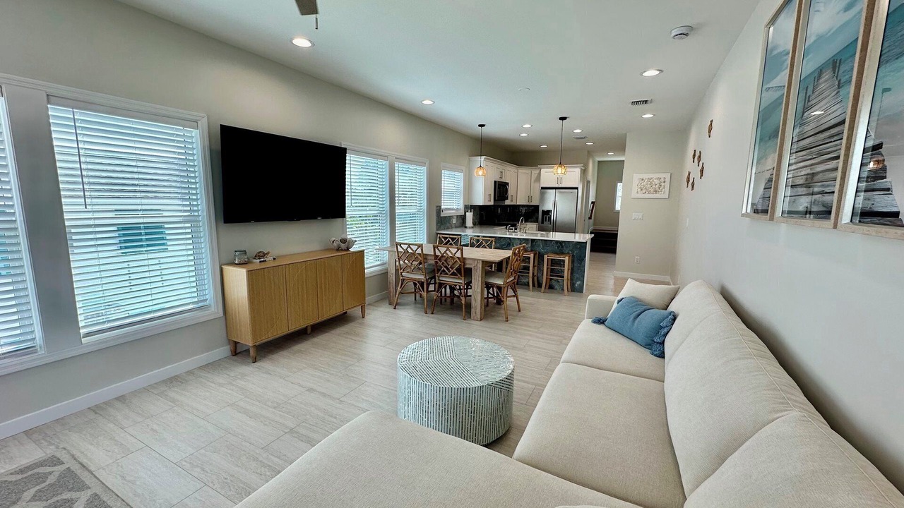 Photo of Livingroom in Mid Island