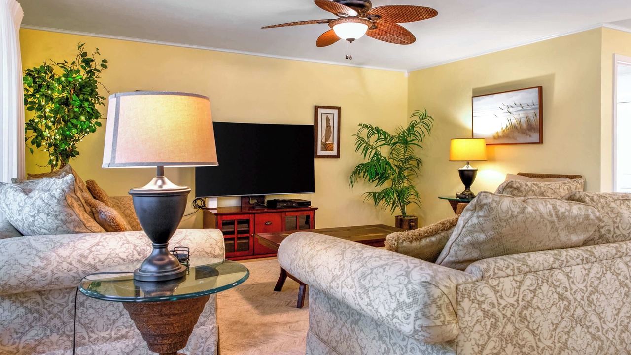 Photo of Livingroom in Lochmoor Waterway Estates