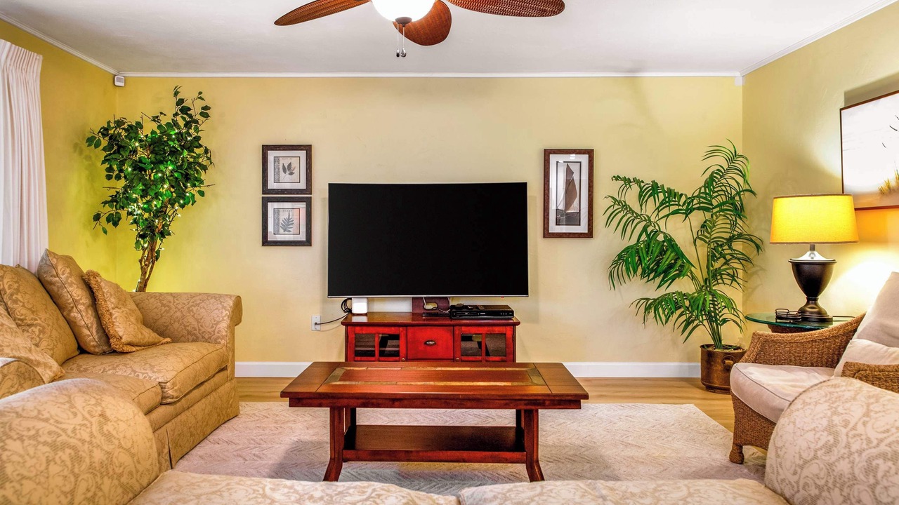 Photo of Livingroom in Lochmoor Waterway Estates