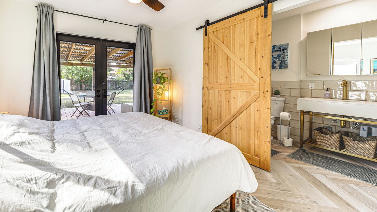 Photo of Bedroom in Middle River Terrace
