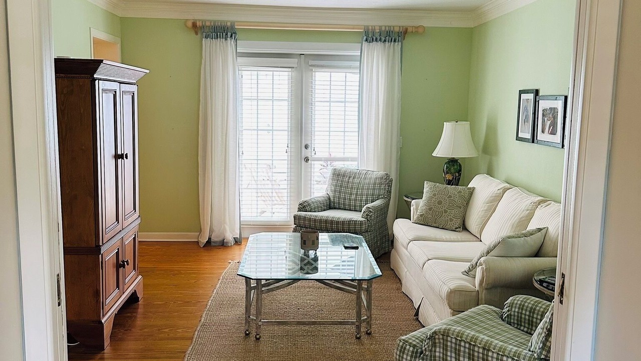 Photo of Livingroom in Central Beach