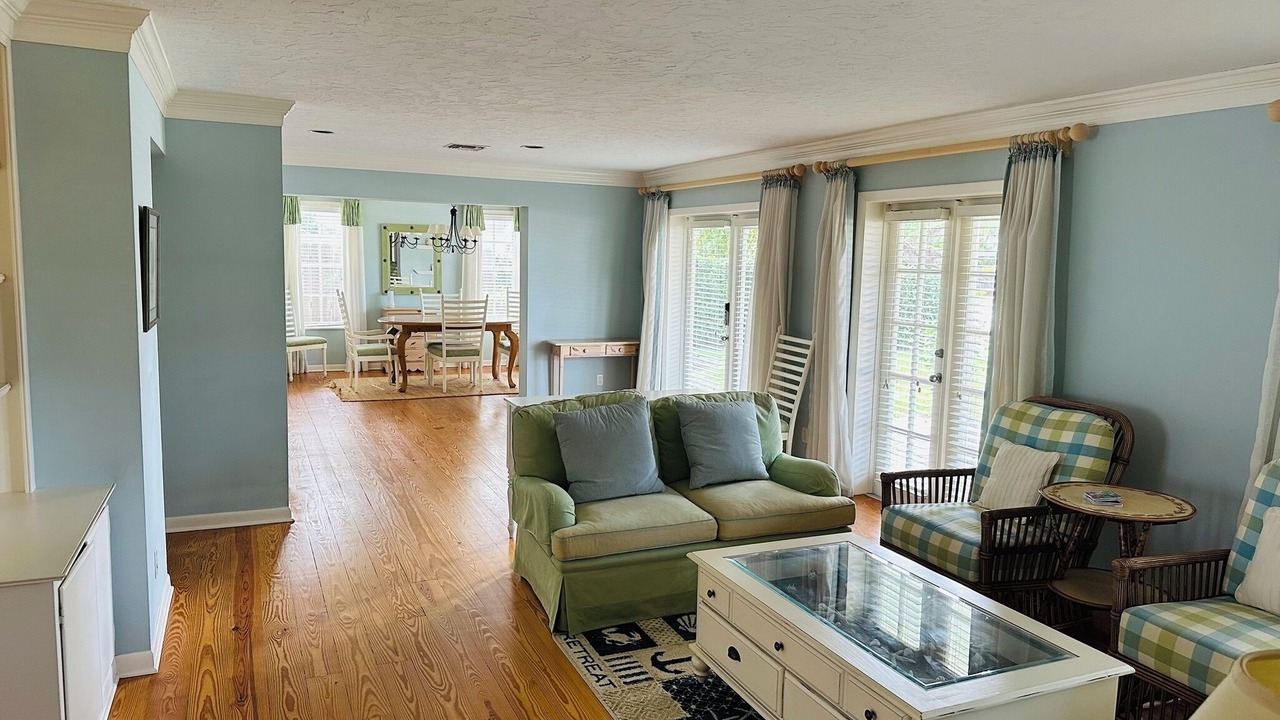 Photo of Livingroom in Central Beach