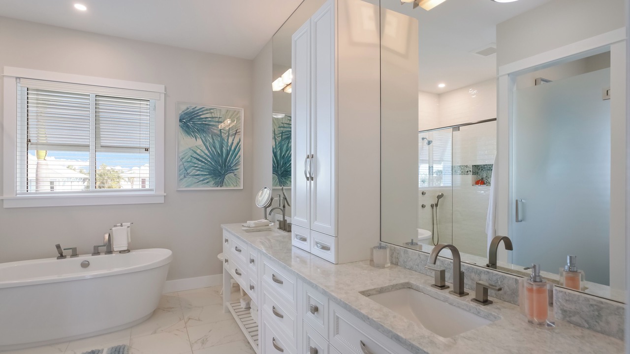 Photo of Bathroom in Golden Beach