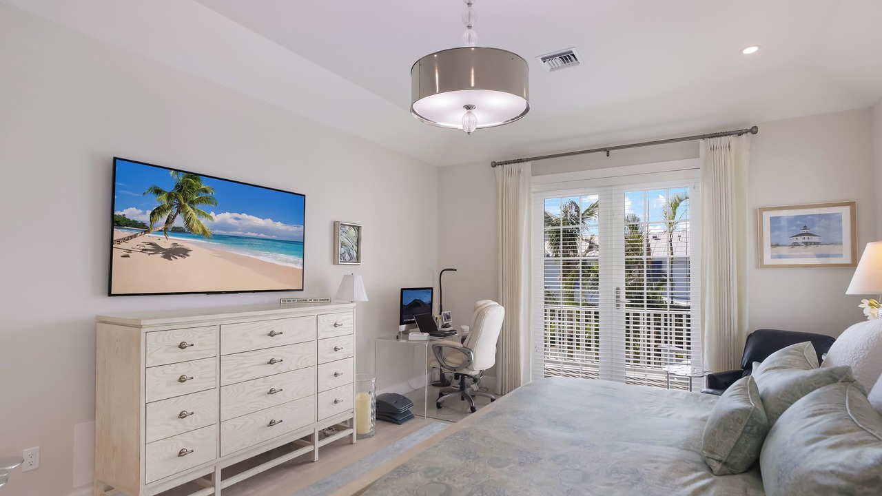 Photo of Bedroom in Golden Beach