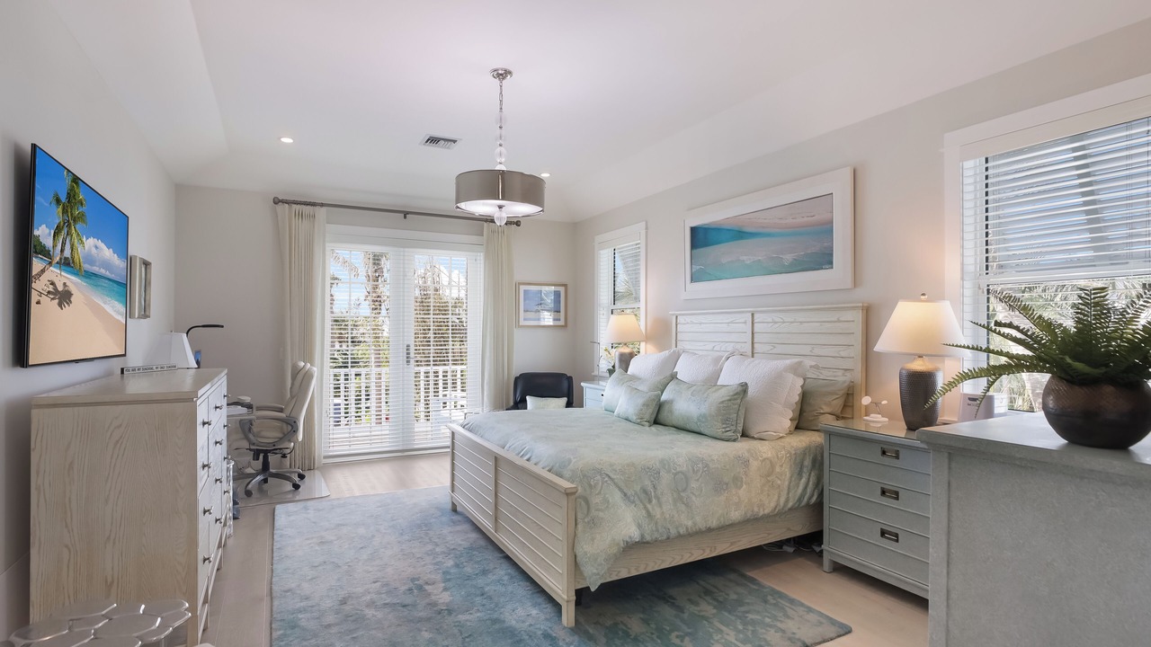 Photo of Bedroom in Golden Beach