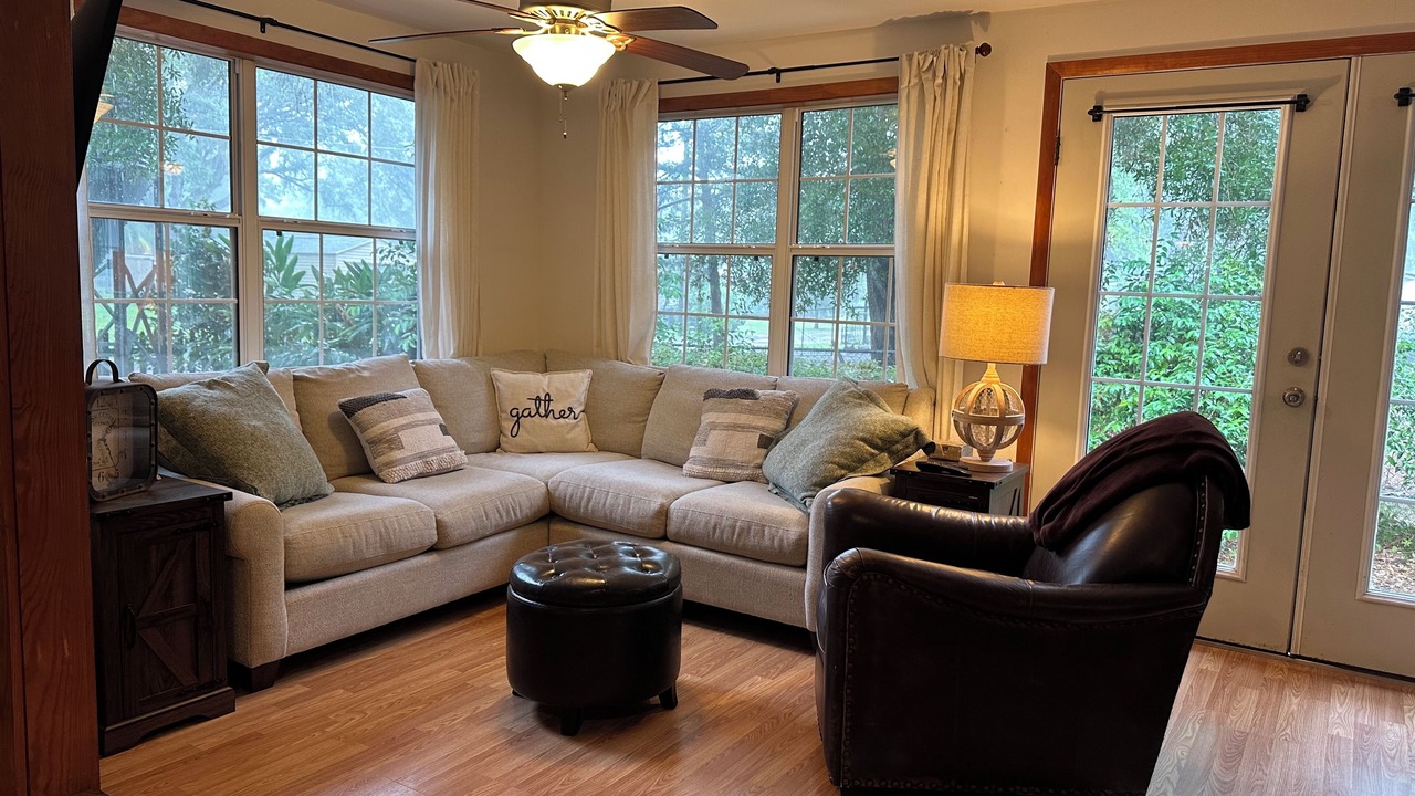 Photo of Livingroom in Salt Springs