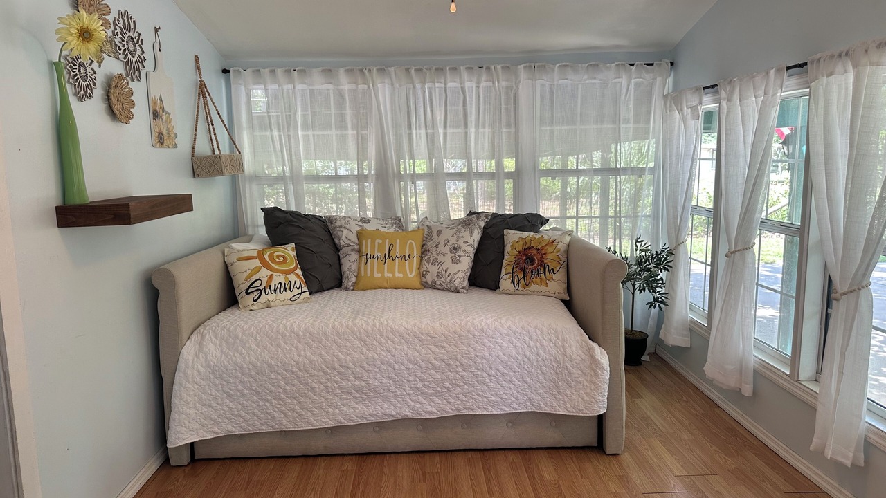 Photo of Livingroom in Salt Springs