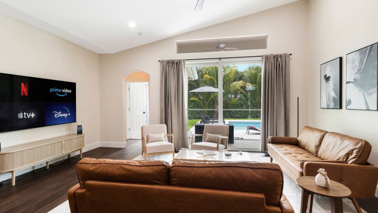 Photo of Livingroom in Greenview Shores