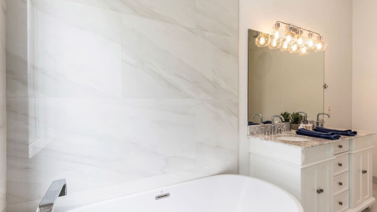 Photo of Bathroom in Greenview Shores