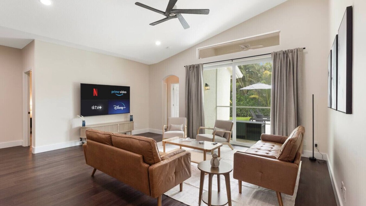 Photo of Livingroom in Greenview Shores
