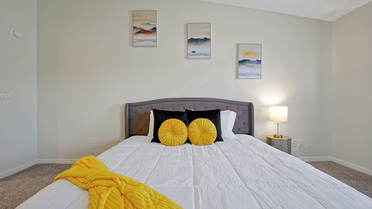 Photo of Bedroom in Oak Ridge