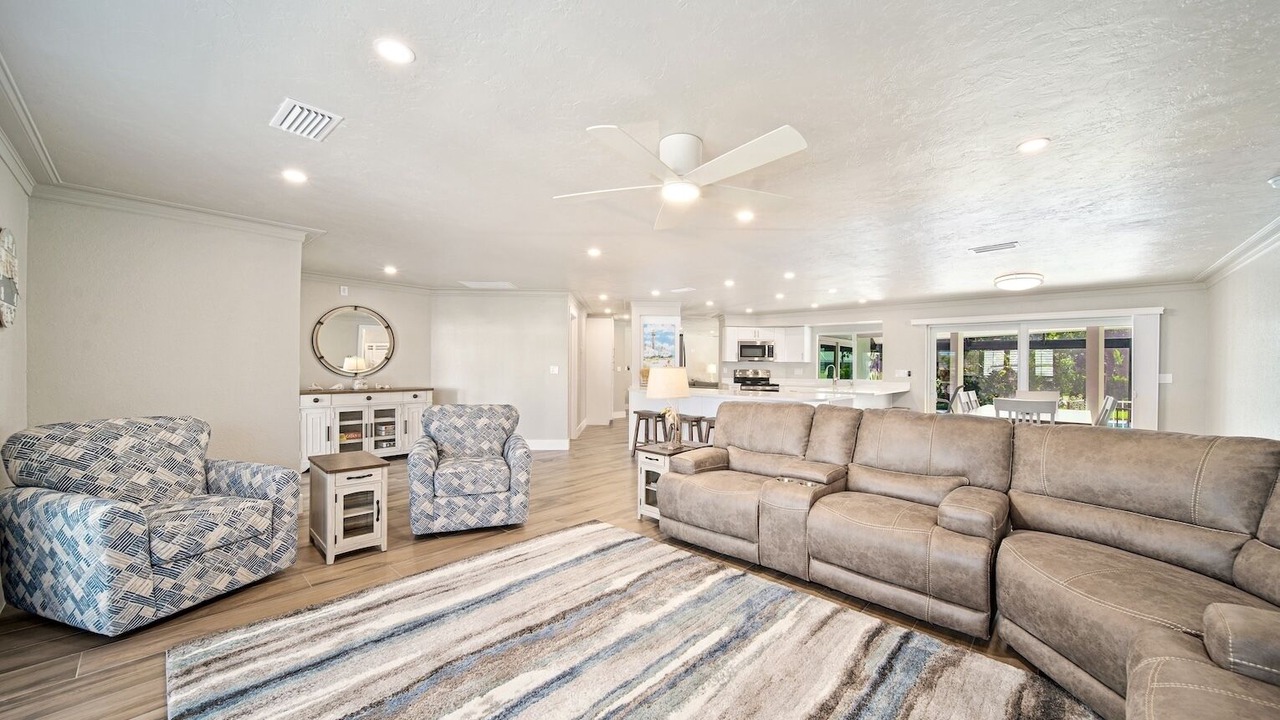 Photo of Livingroom in Beachview Country Club Estates