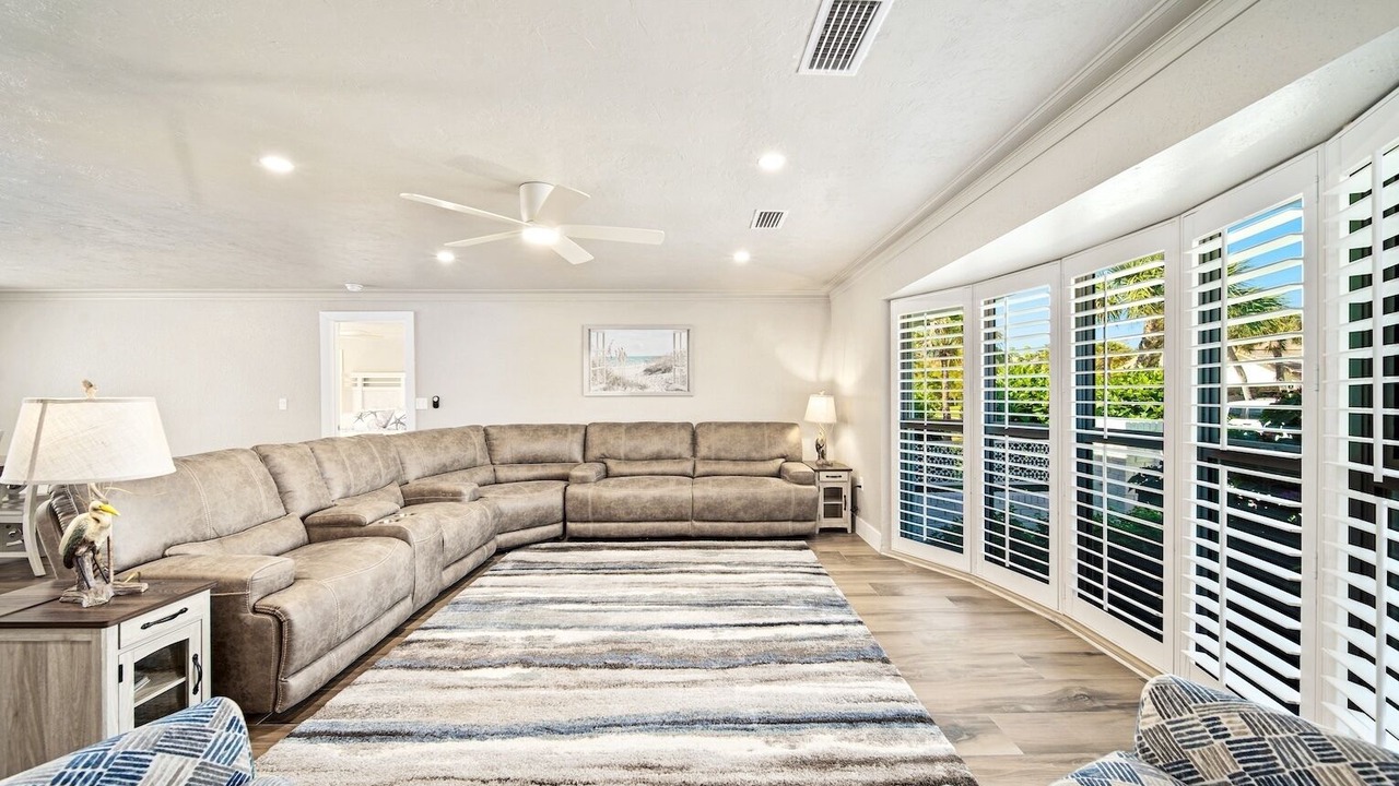 Photo of Livingroom in Beachview Country Club Estates