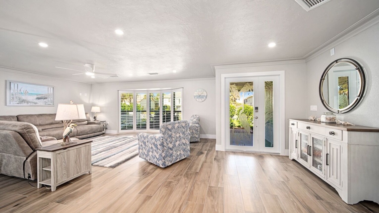 Photo of Livingroom in Beachview Country Club Estates