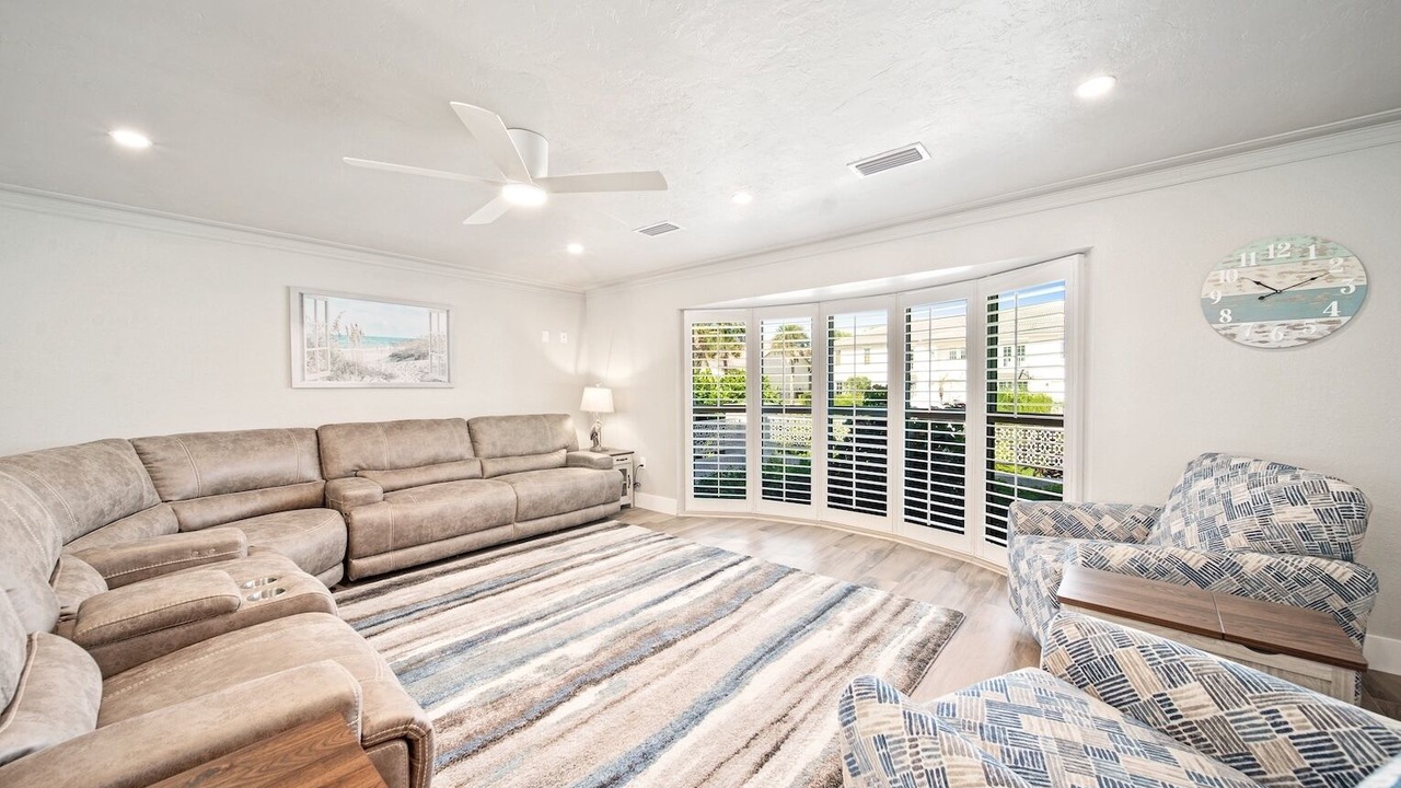 Photo of Livingroom in Beachview Country Club Estates