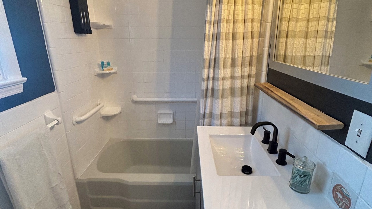 Photo of Bathroom in Avondale