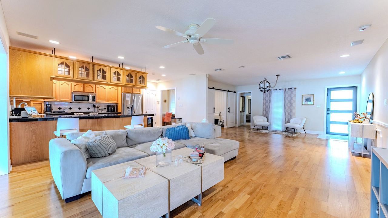 Photo of Livingroom in Edgewood