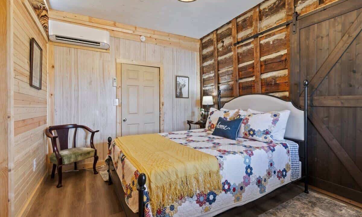 Photo of Bedroom in Valley Head
