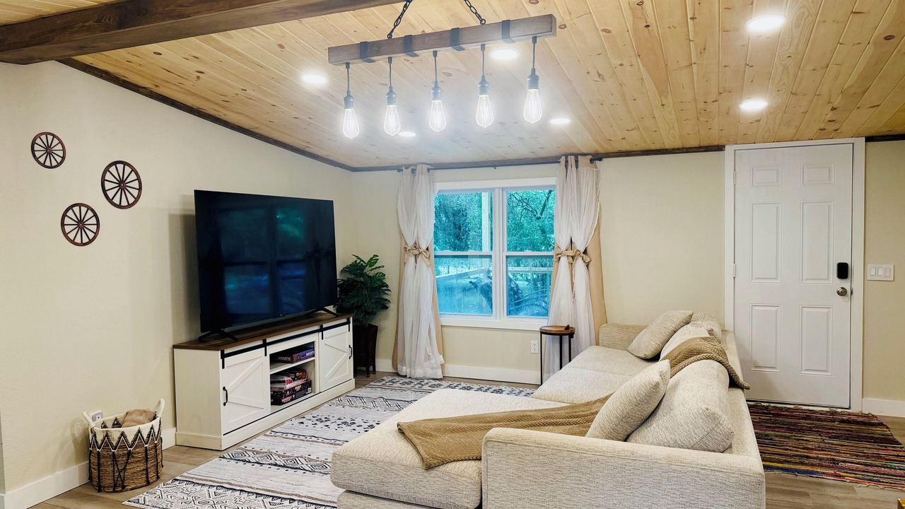 Photo of Livingroom in Lake City