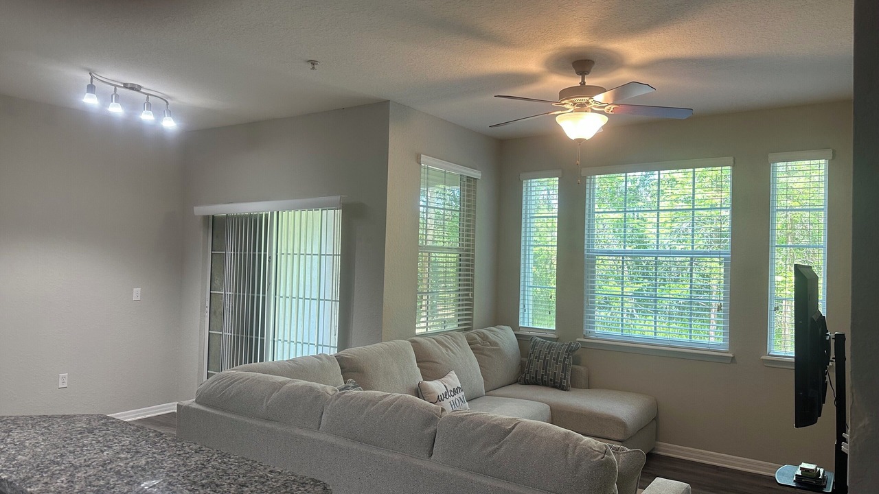 Photo of Livingroom in Bearss Plaza
