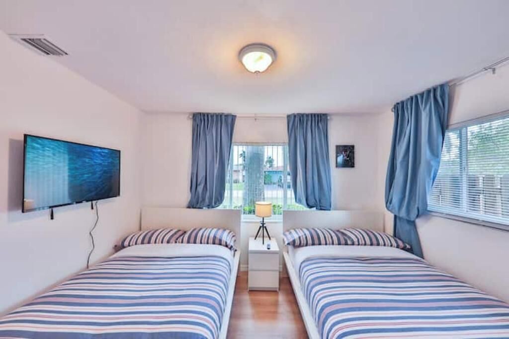 Photo of Bedroom in Lauderdale Isles