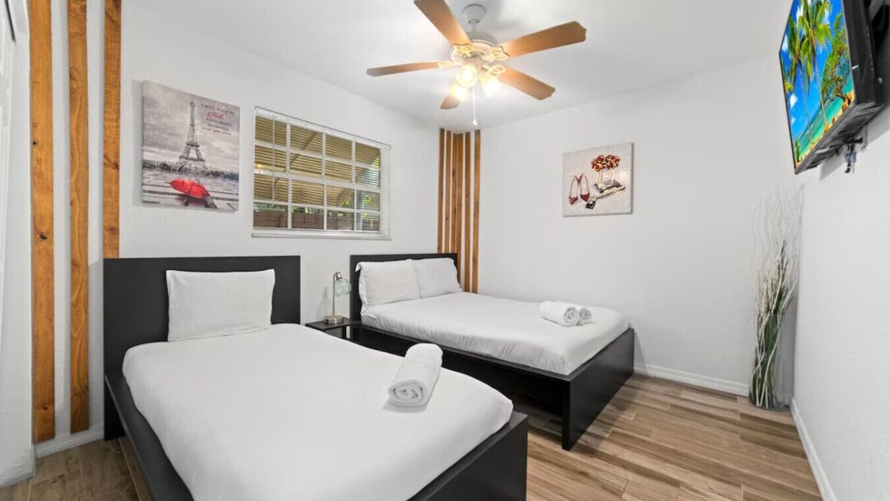 Photo of Bedroom in North Central Hollywood