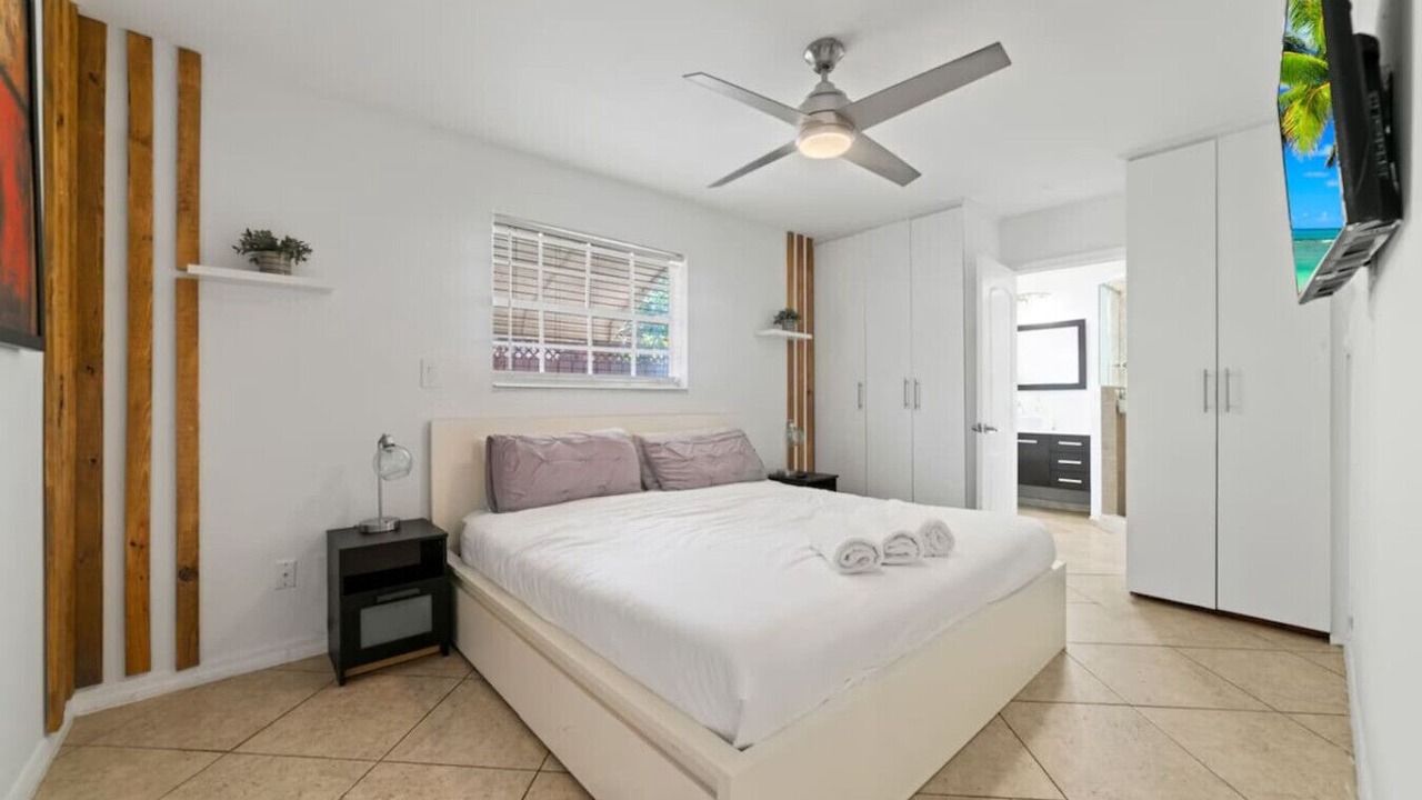 Photo of Bedroom in North Central Hollywood