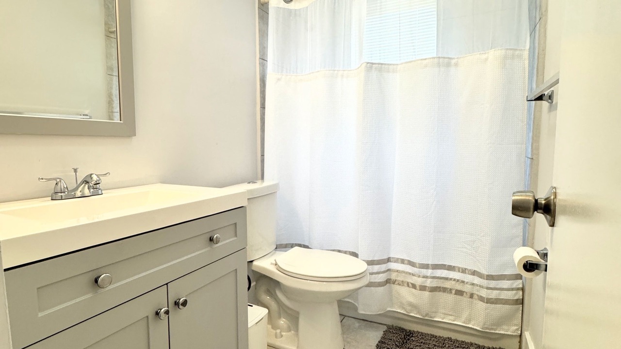Photo of Bathroom in Allapattah