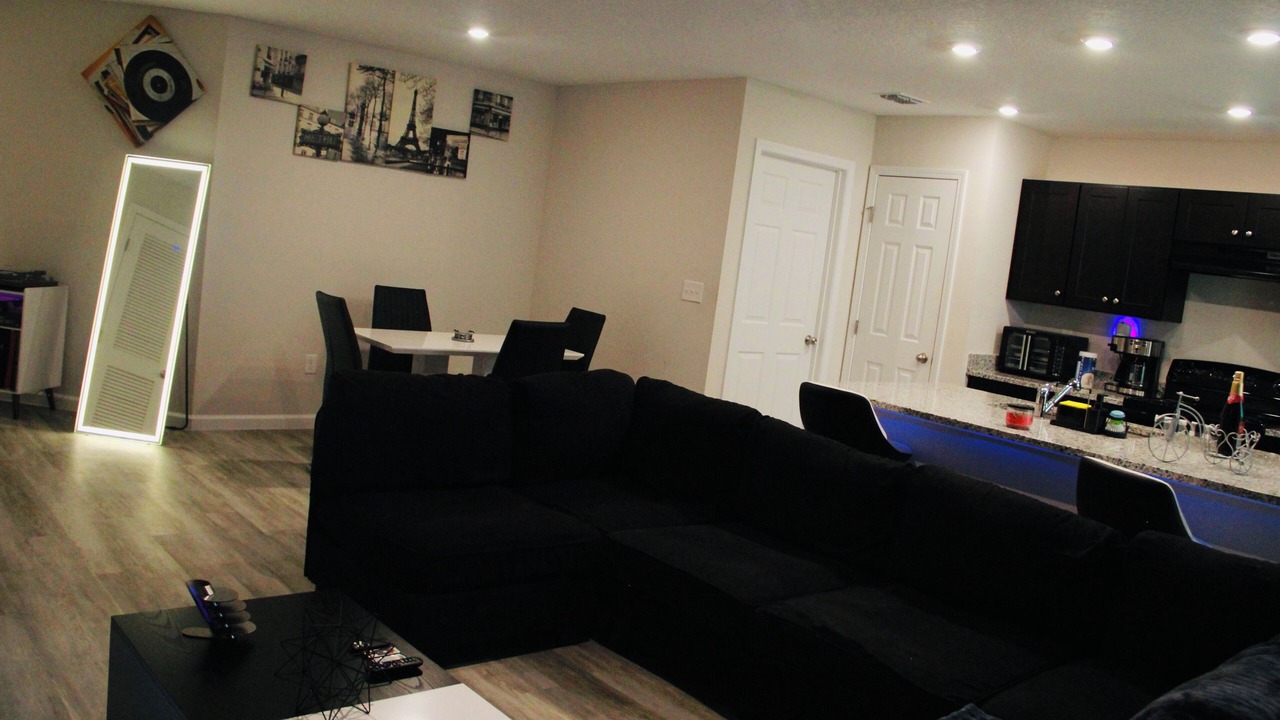 Photo of Livingroom in Northside