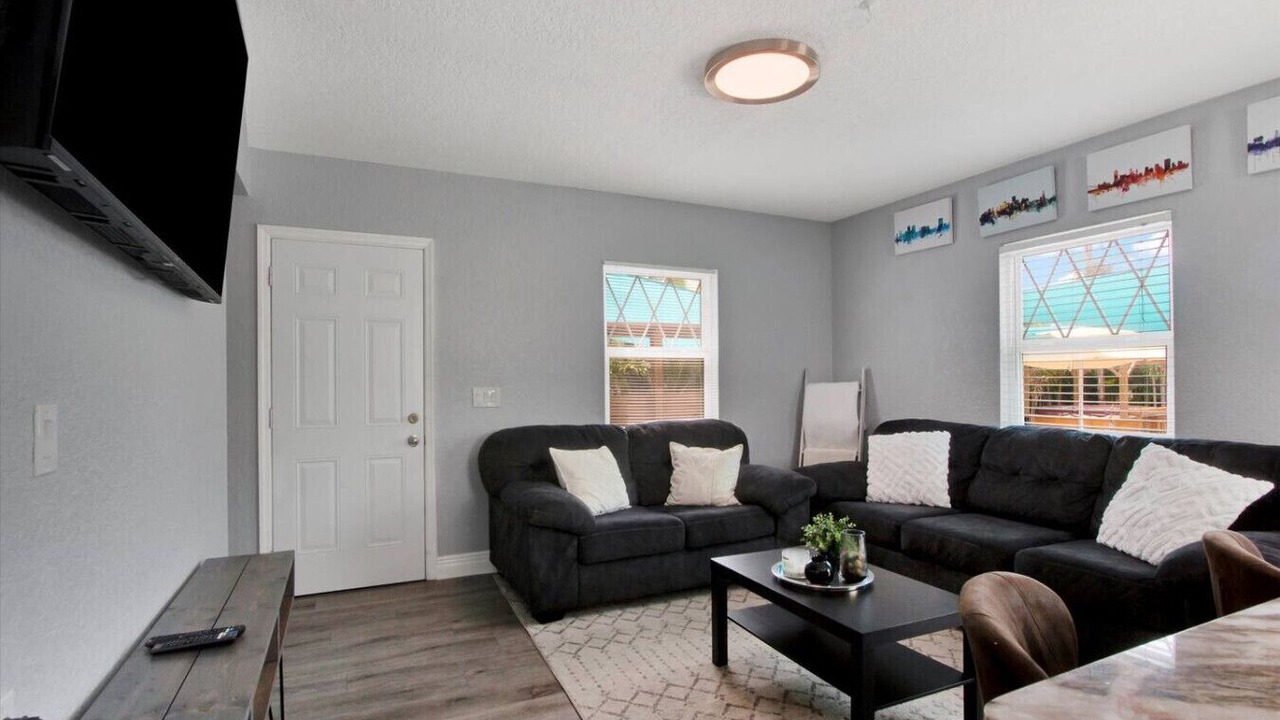 Photo of Livingroom in Oakford Park