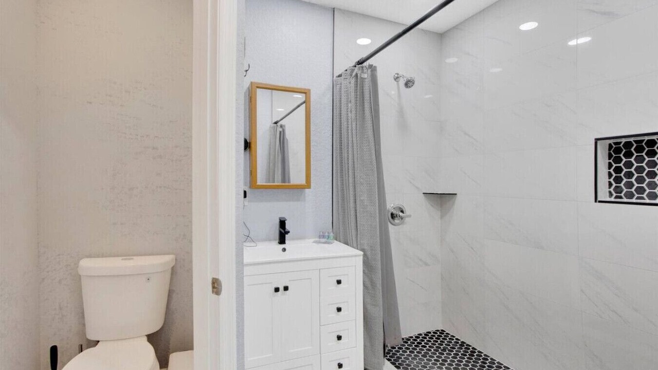 Photo of Bathroom in Oakford Park
