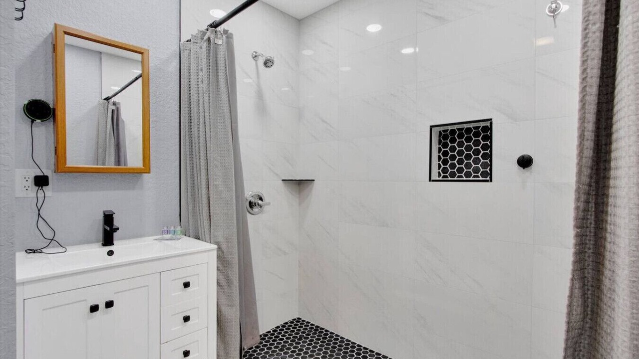 Photo of Bathroom in Oakford Park