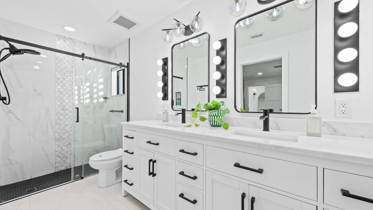 Photo of Bathroom in Garden Isles
