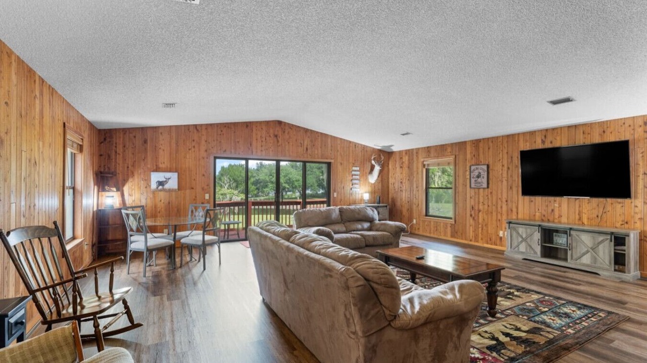 Photo of Livingroom in Dillard Estates