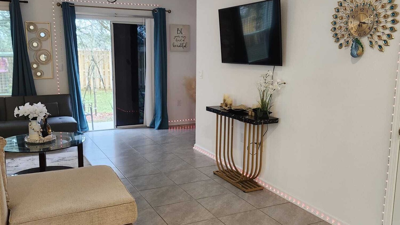 Photo of Livingroom in Northside
