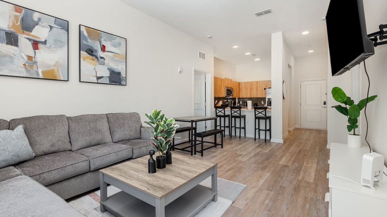 Photo of Livingroom in Florida Center