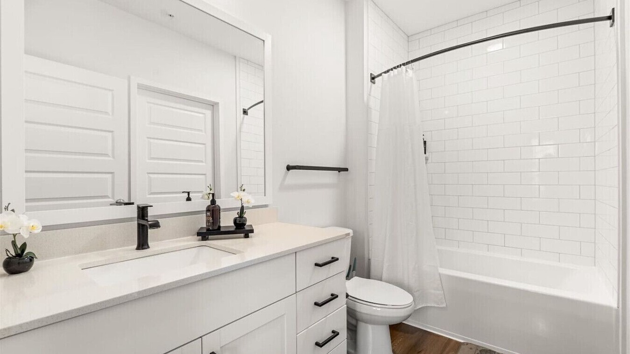 Photo of Bathroom in Winter Garden