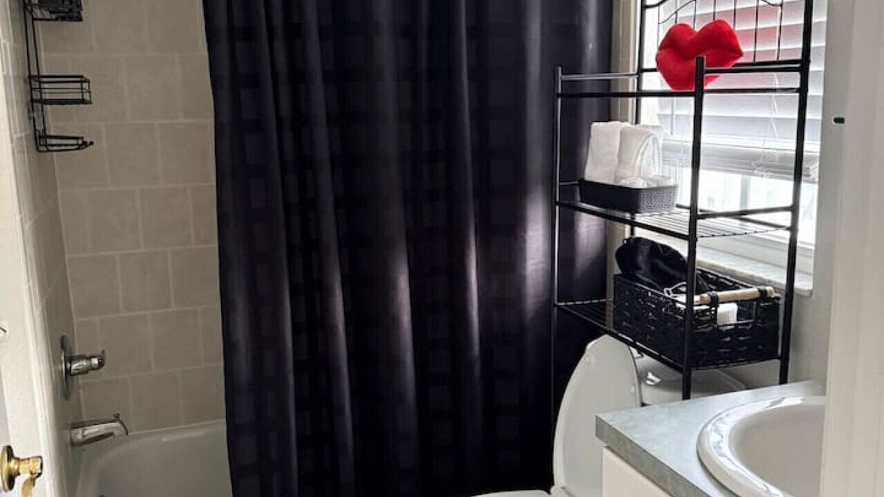 Photo of Bathroom in Paradise Lakes