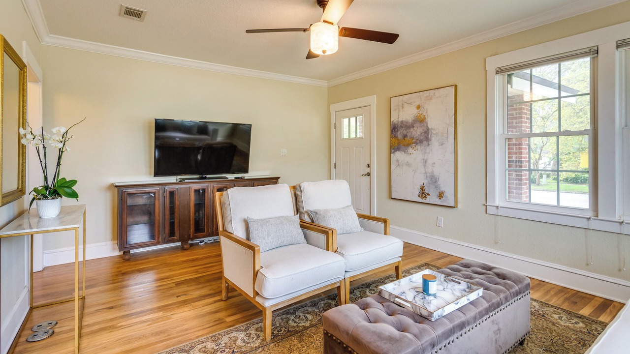 Photo of Livingroom in East Hill