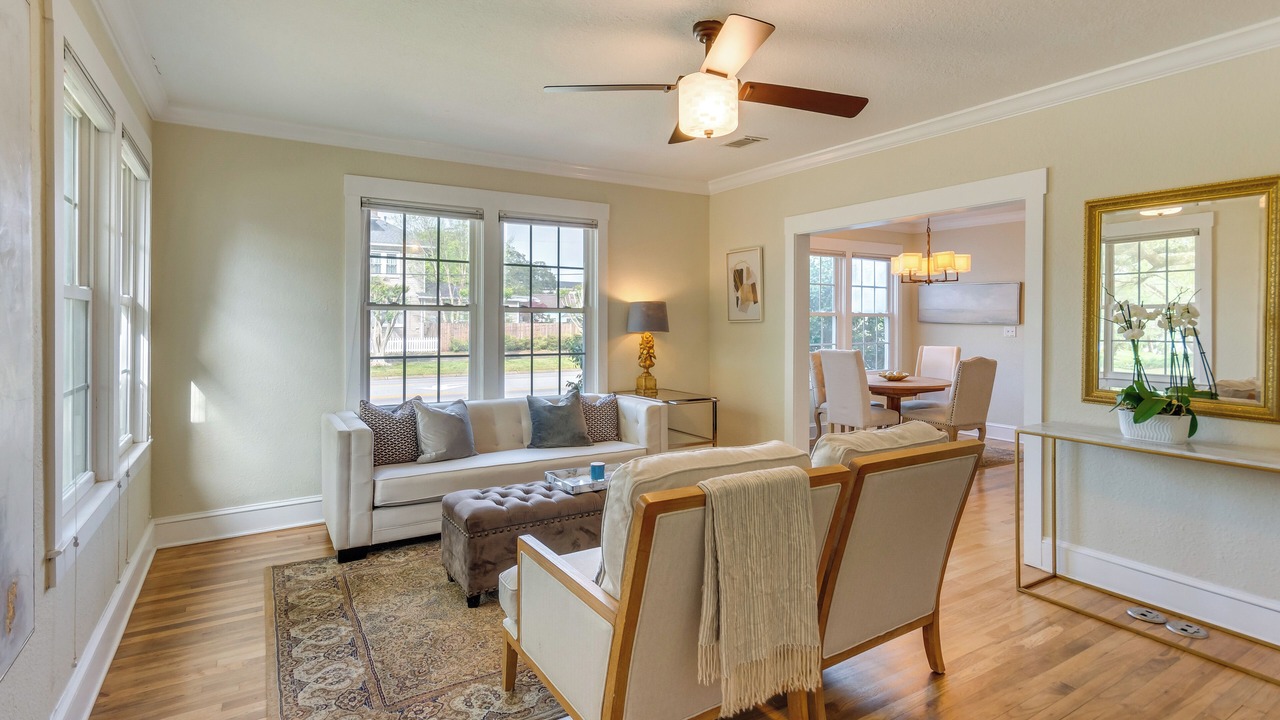 Photo of Livingroom in East Hill