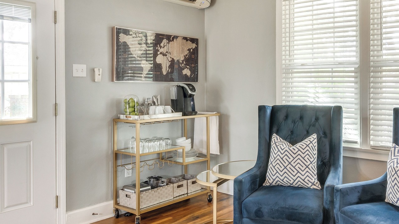 Photo of Livingroom in East Hill
