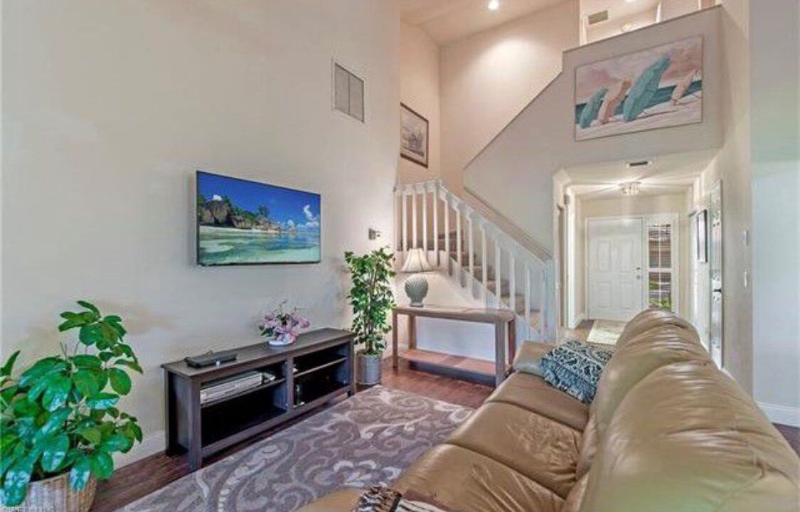 Photo of Livingroom in Burning Tree