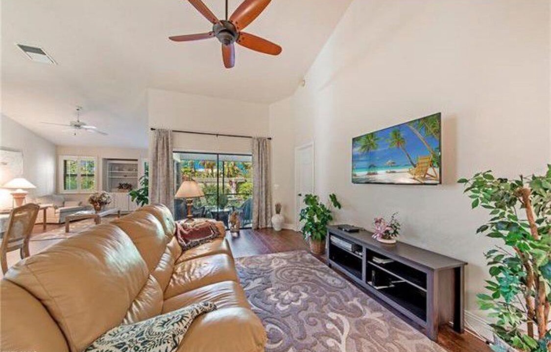 Photo of Livingroom in Burning Tree