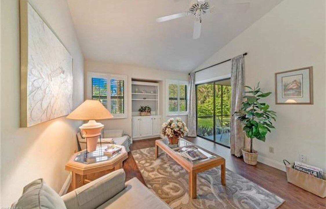 Photo of Livingroom in Burning Tree